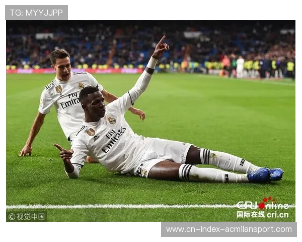 维尼修斯弧顶爆射直接破网